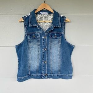 Maurices Jean Vest With White Lace Size 1